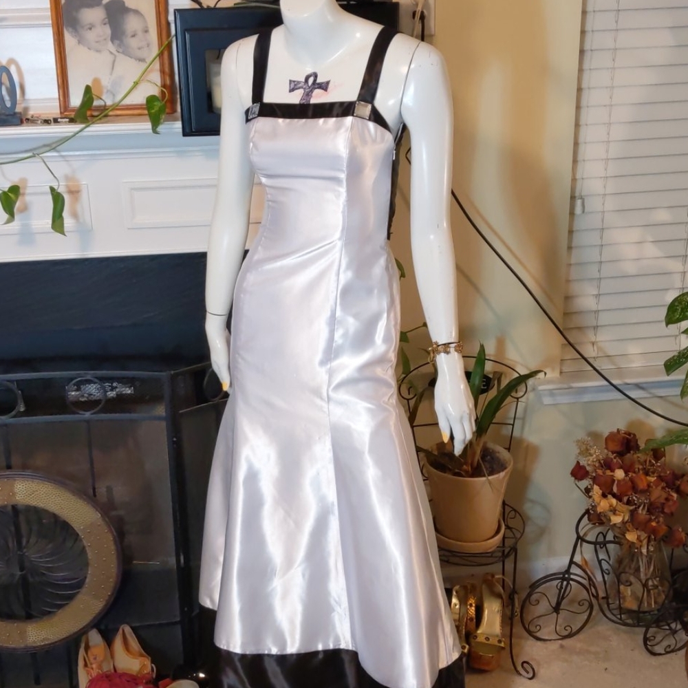 Jessica  McClintock beautiful satin dress